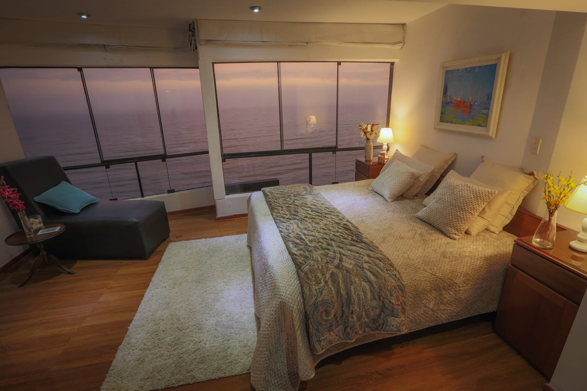 Dormitorio principal de noche